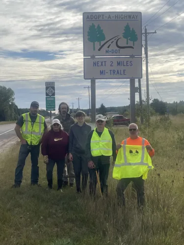 MI-TRALE crew picks up trash along M-28